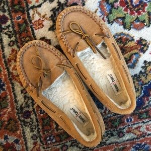 *CLOSET CLEANOUT* Minnetonka Kids Cassie Slipper size 2